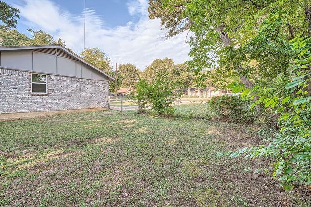 6246 Guilford Street, Forest Hill, TX 76119