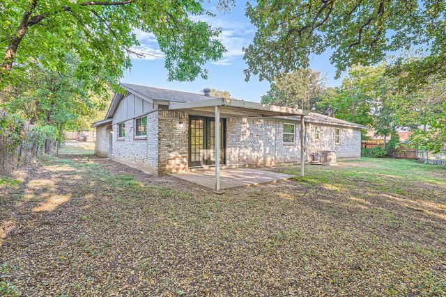 6246 Guilford Street, Forest Hill, TX 76119