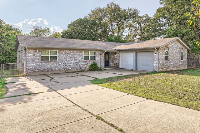 6246 Guilford Street, Forest Hill, TX 76119