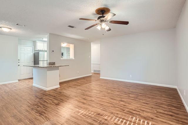 6246 Guilford Street, Forest Hill, TX 76119