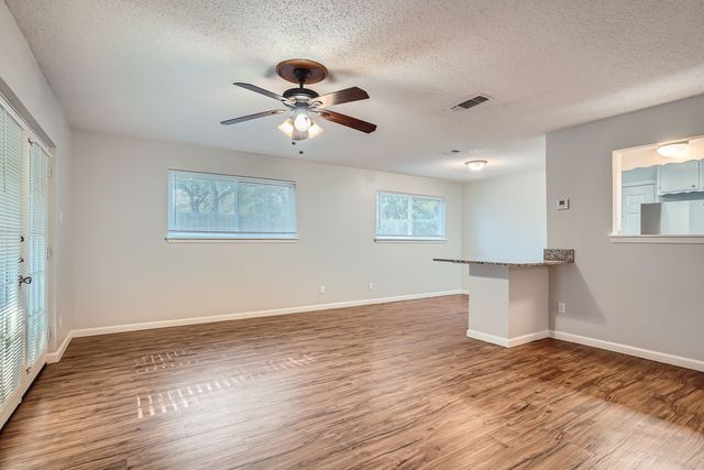 6246 Guilford Street, Forest Hill, TX 76119