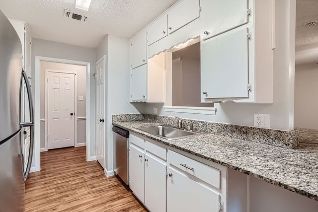 6246 Guilford Street, Forest Hill, TX 76119