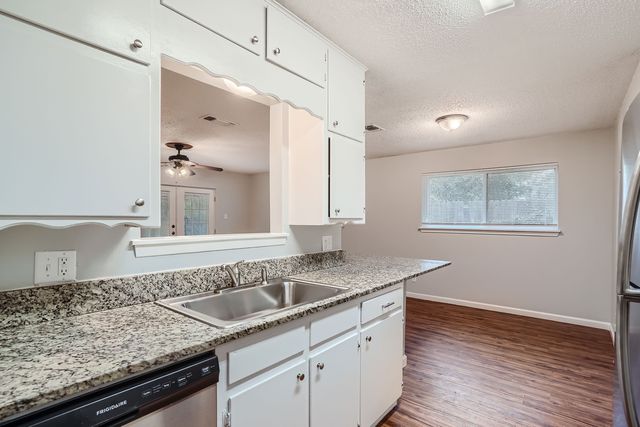 6246 Guilford Street, Forest Hill, TX 76119