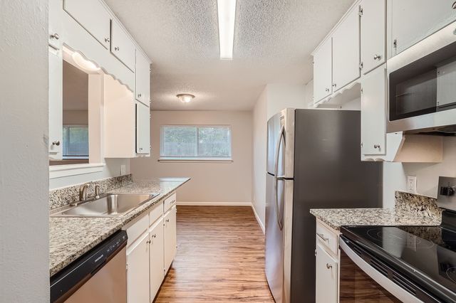 6246 Guilford Street, Forest Hill, TX 76119