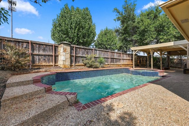 304 Patricia Lane, Highland Village, TX 75077