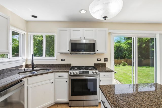 1322 Pennsbury Lane, Aurora, IL 60502