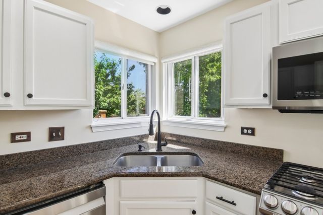 1322 Pennsbury Lane, Aurora, IL 60502