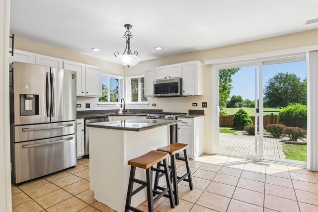 1322 Pennsbury Lane, Aurora, IL 60502