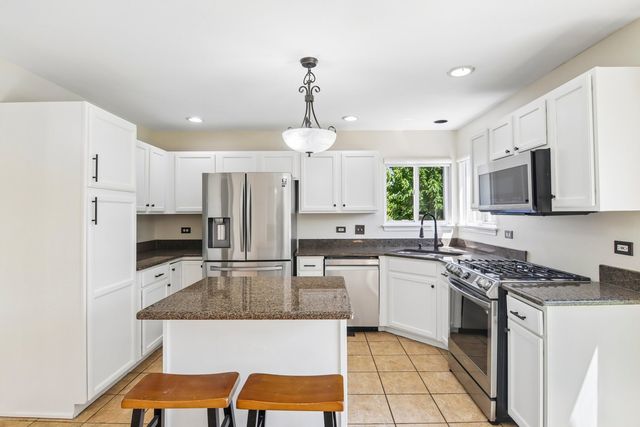 1322 Pennsbury Lane, Aurora, IL 60502
