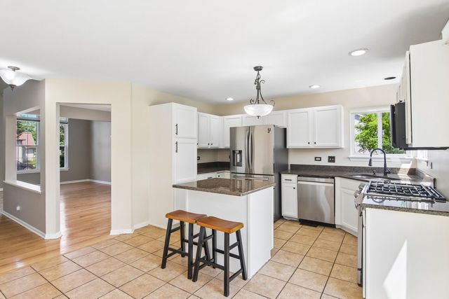 1322 Pennsbury Lane, Aurora, IL 60502
