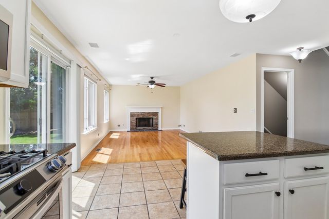 1322 Pennsbury Lane, Aurora, IL 60502