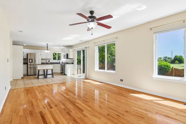 1322 Pennsbury Lane, Aurora, IL 60502