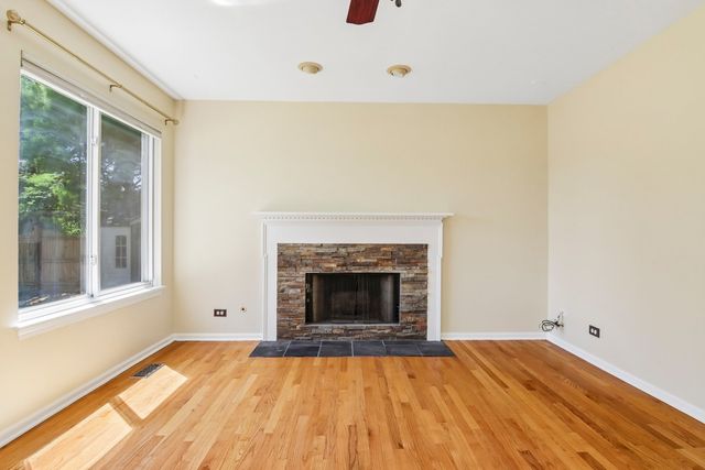 1322 Pennsbury Lane, Aurora, IL 60502