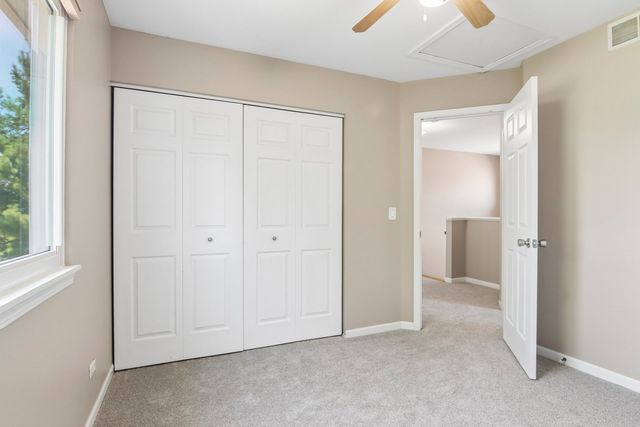 1322 Pennsbury Lane, Aurora, IL 60502