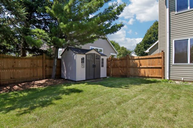 1322 Pennsbury Lane, Aurora, IL 60502