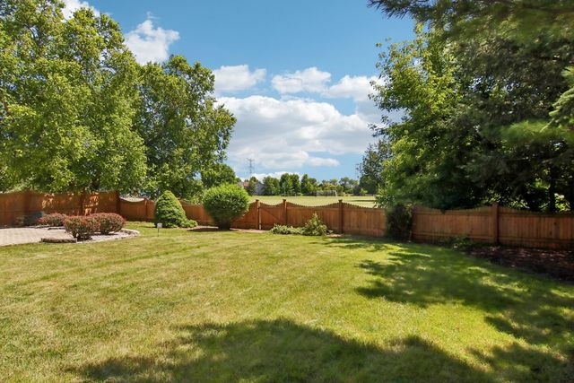 1322 Pennsbury Lane, Aurora, IL 60502