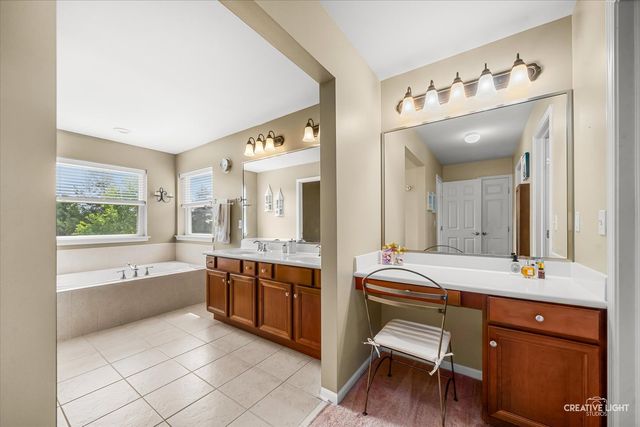 39W511 S Hyde Park, Geneva, IL 60134