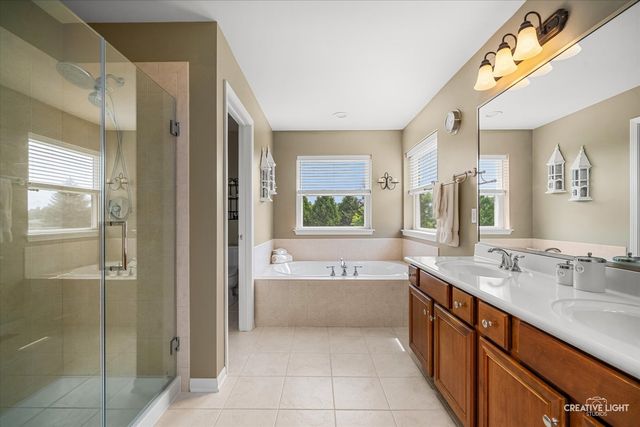 39W511 S Hyde Park, Geneva, IL 60134