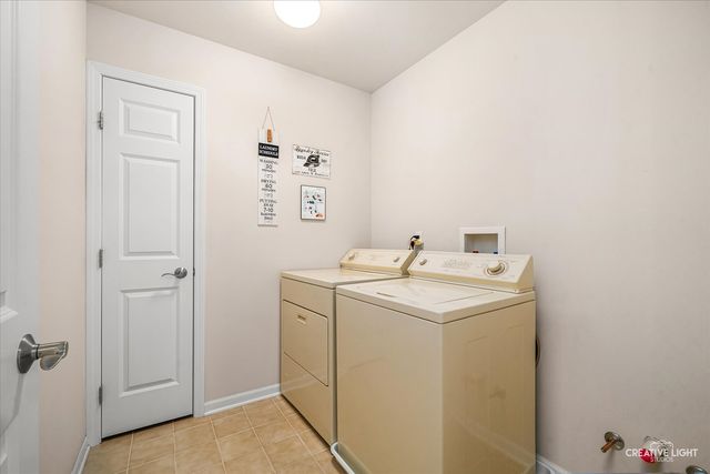 39W511 S Hyde Park, Geneva, IL 60134