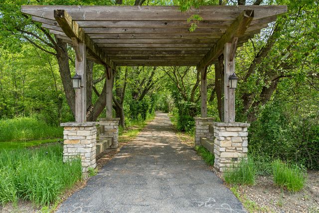 39W511 S Hyde Park, Geneva, IL 60134