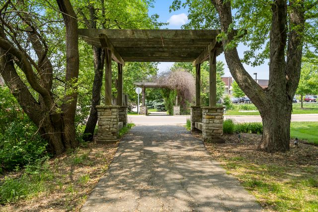 39W511 S Hyde Park, Geneva, IL 60134
