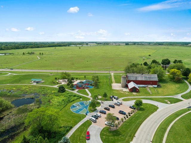 39W511 S Hyde Park, Geneva, IL 60134
