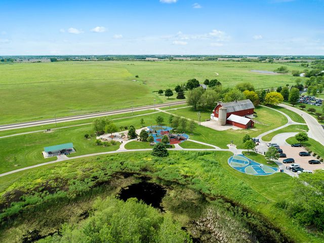 39W511 S Hyde Park, Geneva, IL 60134