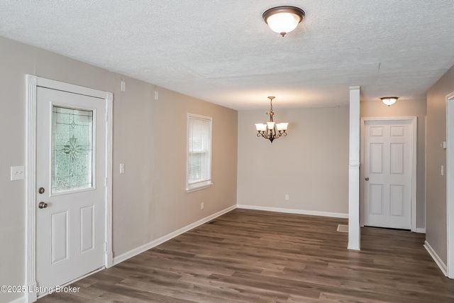 803 Candleglow Ct, Louisville, KY 40214