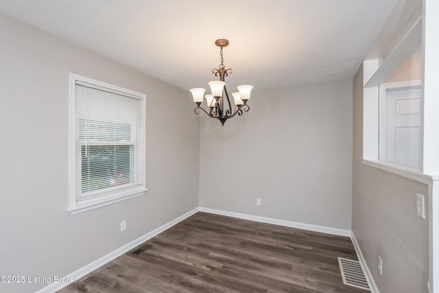 803 Candleglow Ct, Louisville, KY 40214