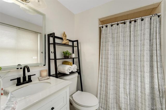 37701 Via Rosalie Street, Clinton Township, MI 48036