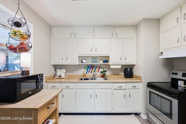 3118 Commander Dr, Louisville, KY 40220