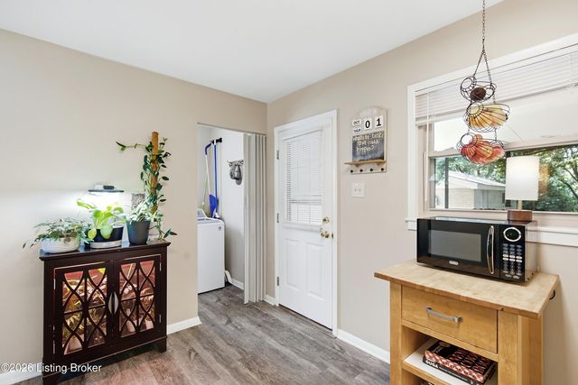 3118 Commander Dr, Louisville, KY 40220