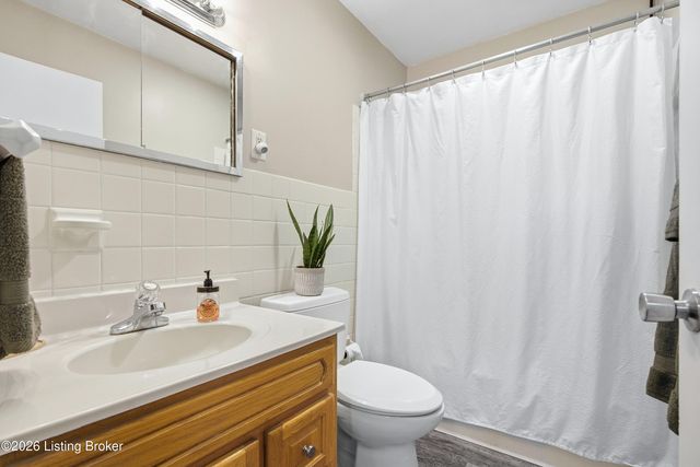 3118 Commander Dr, Louisville, KY 40220