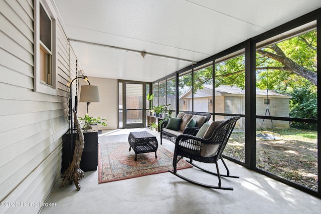 3118 Commander Dr, Louisville, KY 40220