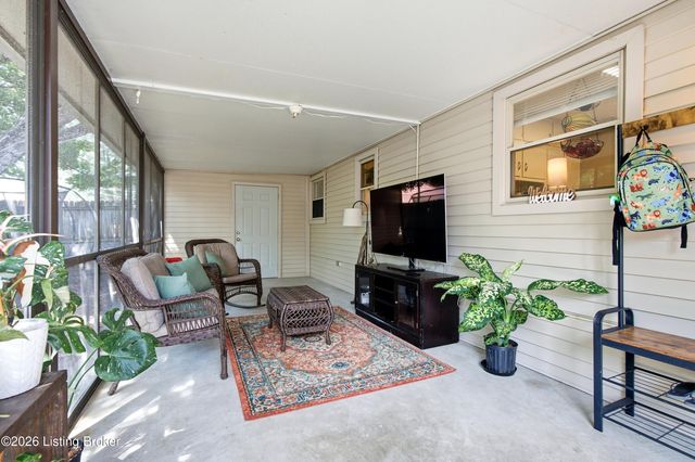 3118 Commander Dr, Louisville, KY 40220