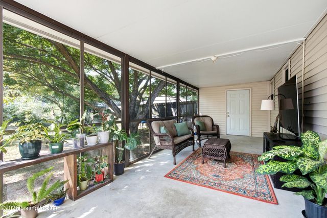 3118 Commander Dr, Louisville, KY 40220