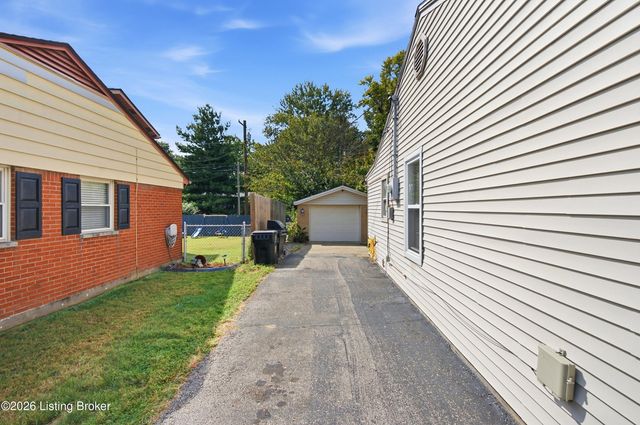3118 Commander Dr, Louisville, KY 40220