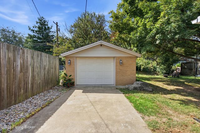 3118 Commander Dr, Louisville, KY 40220