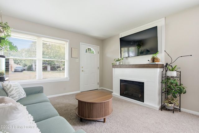 3118 Commander Dr, Louisville, KY 40220