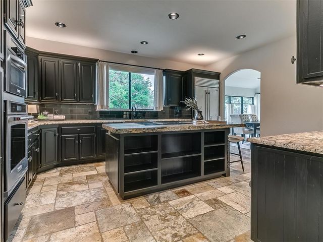 5620 Oak Tree Road, Edmond, OK 73025