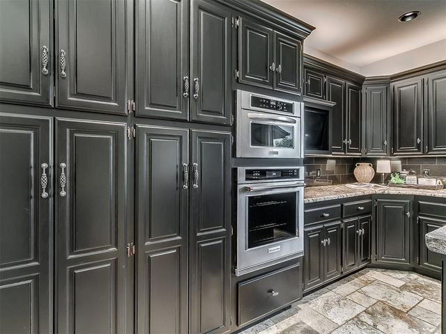 5620 Oak Tree Road, Edmond, OK 73025