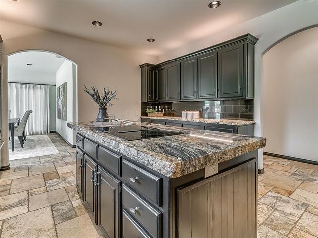 5620 Oak Tree Road, Edmond, OK 73025