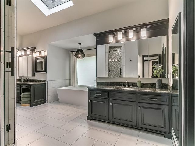 5620 Oak Tree Road, Edmond, OK 73025