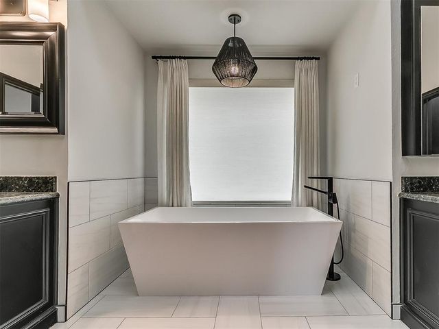 5620 Oak Tree Road, Edmond, OK 73025