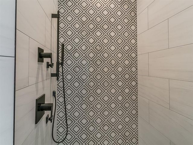 5620 Oak Tree Road, Edmond, OK 73025