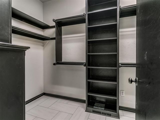 5620 Oak Tree Road, Edmond, OK 73025