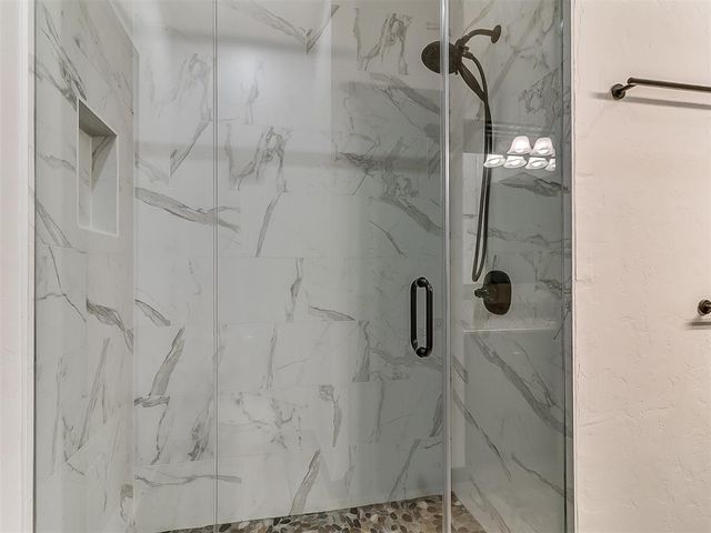 5620 Oak Tree Road, Edmond, OK 73025