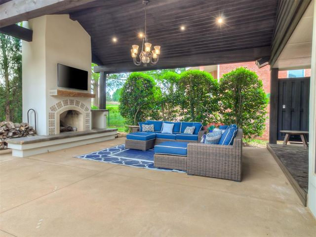 5620 Oak Tree Road, Edmond, OK 73025