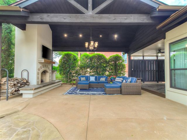 5620 Oak Tree Road, Edmond, OK 73025