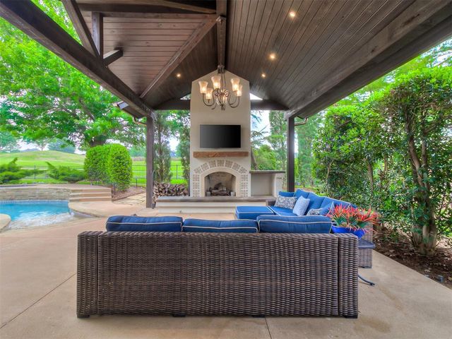 5620 Oak Tree Road, Edmond, OK 73025